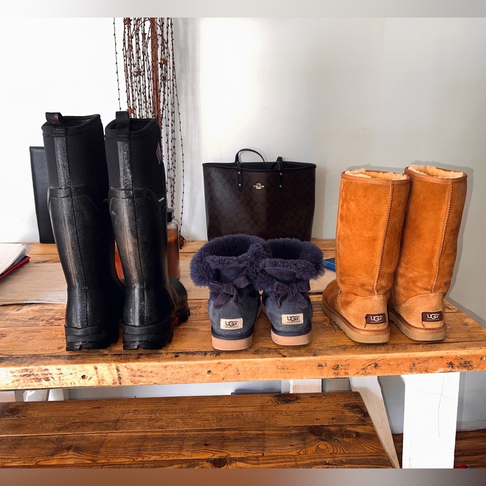NAVY BLUE UGGS ONLY